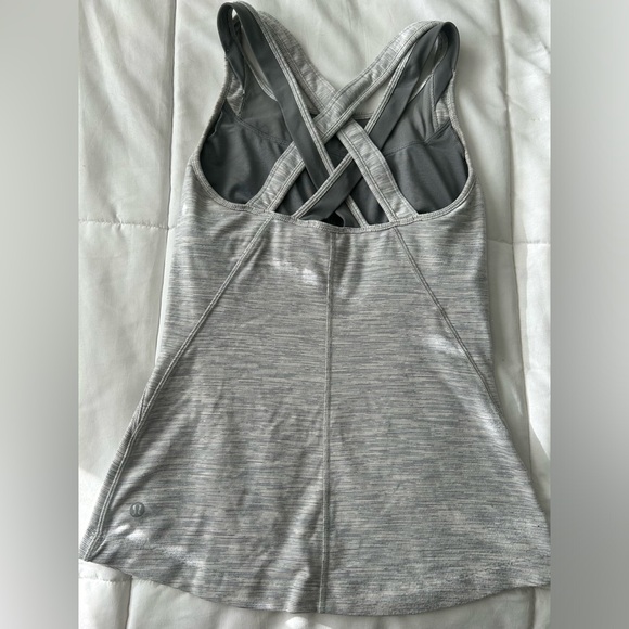 Women’s Lululemon Workout Top Sz. 4 - Picture 3 of 4